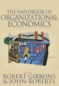 El eslabón perdido: por qué la política económica necesita la economía de las organizaciones